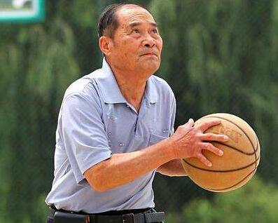 痛风患者别做剧烈运动尤其是老年人 痛风患者别做剧烈运动尤其是老年人