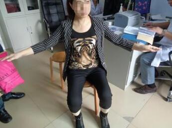 季女士第一次来遵义风湿病医院医生给她拍的照 季女士第一次来遵义风湿病医院医生给她拍的照